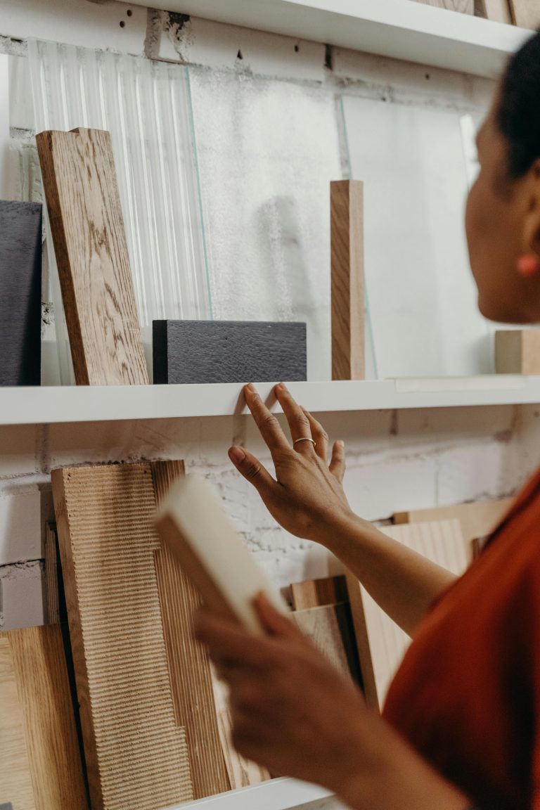 Read more about the article The Ultimate Guide to Choosing Materials for Your Carpentry Projects